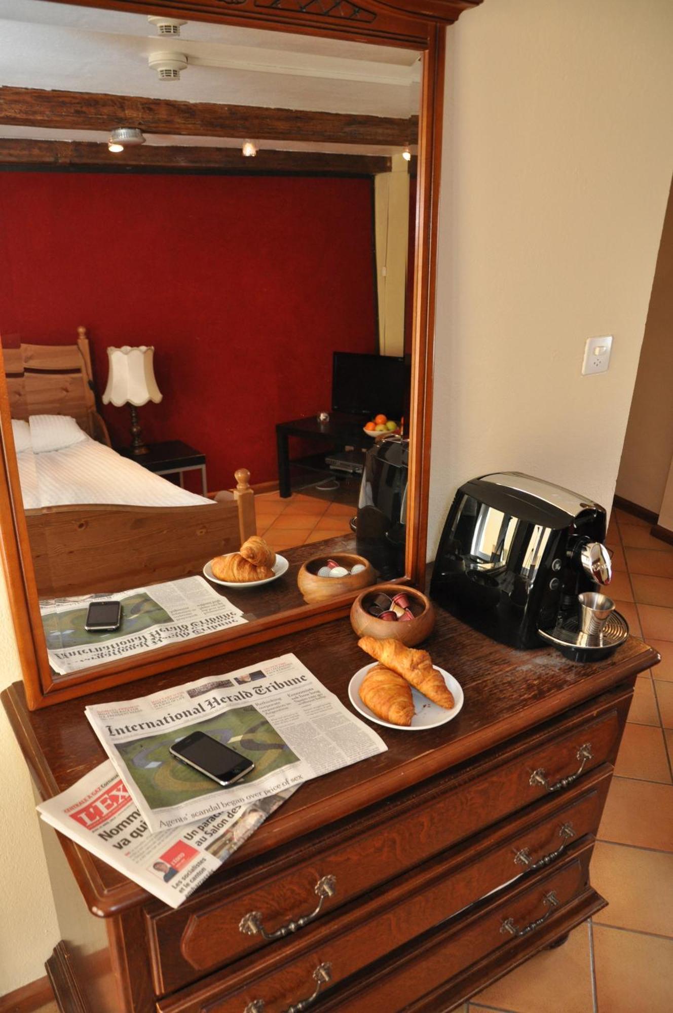 Aux Chambres Du Banneret Neuchâtel Dış mekan fotoğraf
